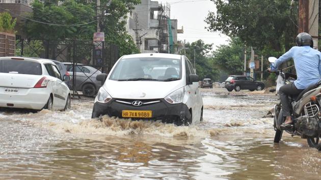 Water logging in Sector 45, Gurugram, after rain on July 13. (Yogesh Kumar/HT PHOTO) Water logging in Sector 45, Gurugram, after rain on July 13. (Yogesh Kumar/HT PHOTO)