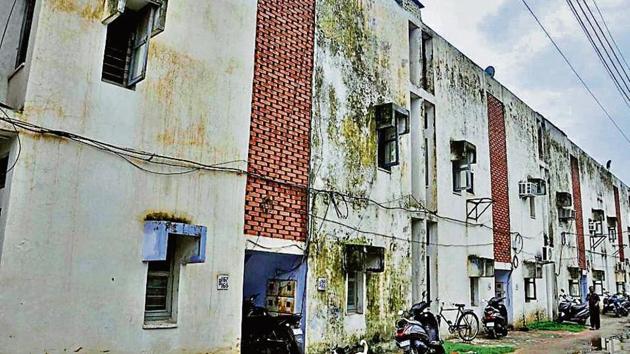 Apartments of the non-teaching staff in a state of neglect on the Panjab University campus in Chandigarh. Their occupants have written to the registrar, seeking renovation. (HT Photo) Apartments of the non-teaching staff in a state of neglect on the Panjab University campus in Chandigarh. Their occupants have written to the registrar, seeking renovation. (HT Photo)