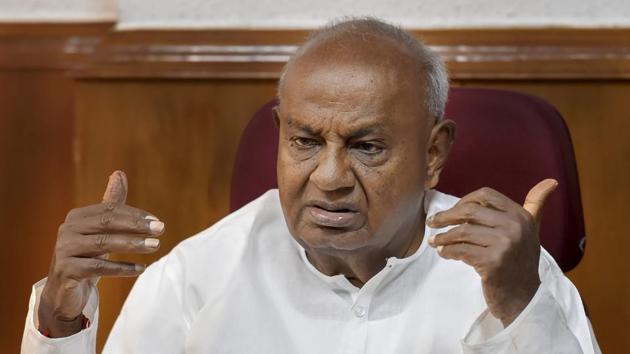 The Deve Gowda government tumbled after the Sitaram Kesri-led Congress withdrew support in 1997.(PTI)