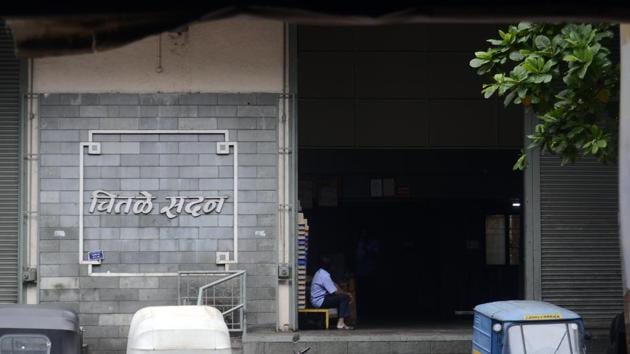 Milk distribution centre of Pune’s Chitale dairy. One of the two major milk suppliers of the city, Chitale said on Wednesday that all its buffer stock has been exhausted.(Ravindra Joshi / HT Photo)