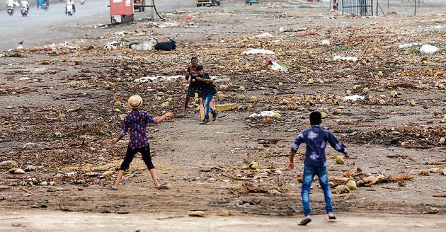 Children play cricket at Market Yard, the ‘rubbish’ outfield notwithstanding.  (HT Photo) 