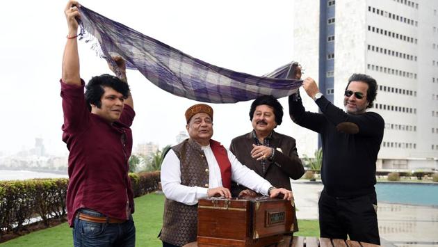 Indian flautist Rakesh Chaurasa (1L), ghazal singers Anup Jalota (2L), Pankaj Udhas (2R) and Talat Aziz (1R) attend a press conference ahead of a music festival 'Khazana Ghazal Festival 2018' organised to raise funds for Thalassemic Unit Trust & Cancer Patients Aid Association, in Mumbai on July 18, 2018. (Sujit Jaiswal / AFP)