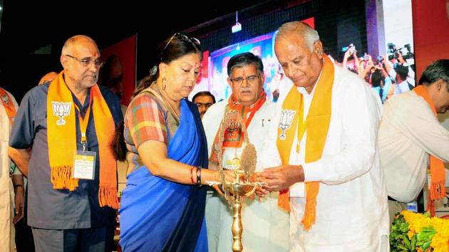 CM Vasundhara Raje and state party president Madanlal Saini inaugurate BJP's working committee meet at Totuka Bhawan in Jaipur on Friday.(HT PHOTO)