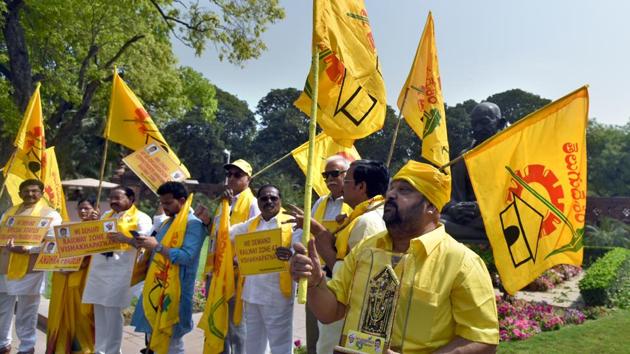 TDP members of Parliament protest for demanding special status for the state of Andhra Pradesh at Parliament House in New Delhi on April 2, 2018.(Sushil Kumar/HT PHOTO)