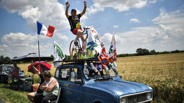 A spectator waves from the side of the road during the first stage on July 7, 2018. (Marco Bertorello / AFP) A spectator waves from the side of the road during the first stage on July 7, 2018. (Marco Bertorello / AFP)