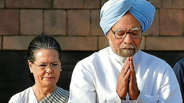 In 2008, PM Manmohan Singh opted for a floor test to prove his government still commanded majority.(HT File Photo)