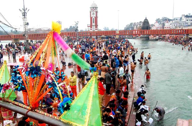 Kanwars up to 6 feet height will be allowed during the Kanwar fair that begins from July 28 in Haridwar.(Rameshwar Gaur/HT Photo) Kanwars up to 6 feet height will be allowed during the Kanwar fair that begins from July 28 in Haridwar.(Rameshwar Gaur/HT Photo)