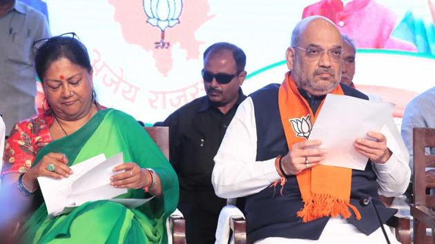 BJP president Amit Shah and Rajasthan chief minister Vasundhara Raje at the closing ceremony of state working committee meeting in Jaipur.(Himanshu Vyas/HT PHOTO)