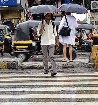 At least 10 junctions were slotted to be transformed by 2018 by the BMC and traffic police.(HT File Photo)