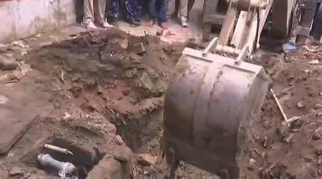 Police had taken permission from a local POCSO court to conduct a search and exhume the body from the shelter campus in Muzzaffarpur. (ANI Photo/Twitter) Police had taken permission from a local POCSO court to conduct a search and exhume the body from the shelter campus in Muzzaffarpur. (ANI Photo/Twitter)