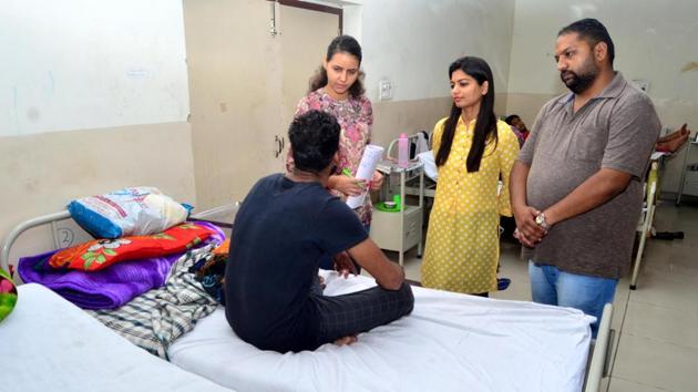 Staff members interacting with a patient at Swami Vivekananda Drug-De Addiction and Rehabilitation Centre in Amritsar. (HT Photo) Staff members interacting with a patient at Swami Vivekananda Drug-De Addiction and Rehabilitation Centre in Amritsar. (HT Photo)