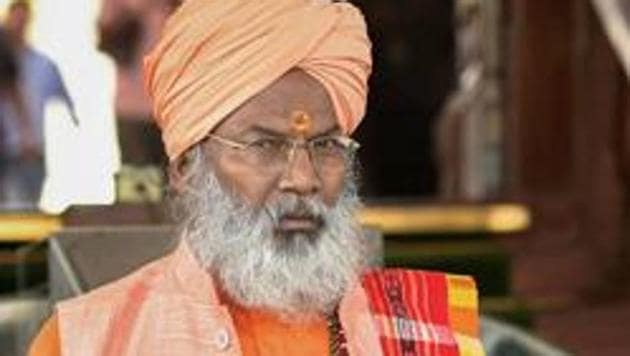 BJP MP Sakshi Maharaj and Bihar's Kishanganj MP Maulana Asrarul Haque Qasmi during the second phase of budget session in New Delhi.(PTI File Photo)