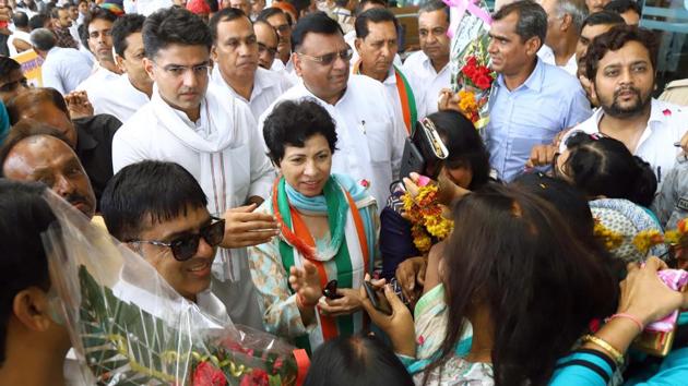 Congress’ screening committee chairperson Kumari Shailja accepts greetings from supporters at Jaipur airport on Monday.(Prabhakar Sharma/HT Photo)