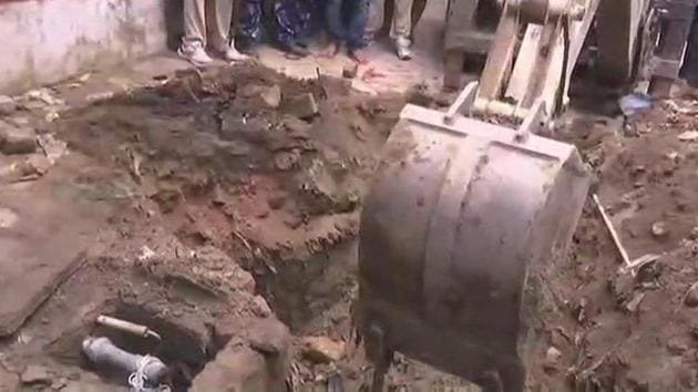 Police had taken permission from a local POCSO court to conduct a search and exhume the body of a minor girl from a shelter campus in Muzzaffarpur.(ANI Photo/Twitter)