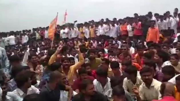 Authorities on Tuesday rushed more forces and shut down internet services as Maratha protesters demanding reservation in Maharashtra’s Aurangabad district and parts of Marathwada set vehicles, including those of the police and fire departments, on fire and pelted stones even as two men tried to commit suicide. (ANI)