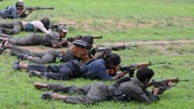 (FILES) In this file photo taken on July 8, 2012 Maoists ready their weapons as they take part in a training camp in Bijapur district in Chhattisgarh. (AFP) (FILES) In this file photo taken on July 8, 2012 Maoists ready their weapons as they take part in a training camp in Bijapur district in Chhattisgarh. (AFP)