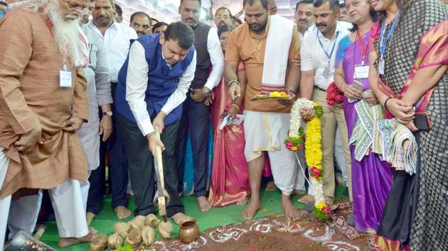 Chief Minister Devendra Fadnavis inaugurated a six storey memorial dedicated to Chapekar brothers at Chinchwadgaon on Monday. (HT PHOTO) Chief Minister Devendra Fadnavis inaugurated a six storey memorial dedicated to Chapekar brothers at Chinchwadgaon on Monday. (HT PHOTO)