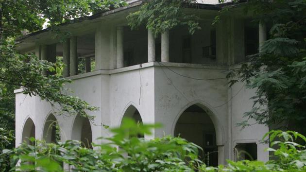 Jinnah’s house, South Court (pictured), is an unoccupied property in Malabar Hill, a premium neighbourhood of Mumbai.(HT/File Photo) Jinnah’s house, South Court (pictured), is an unoccupied property in Malabar Hill, a premium neighbourhood of Mumbai.(HT/File Photo)
