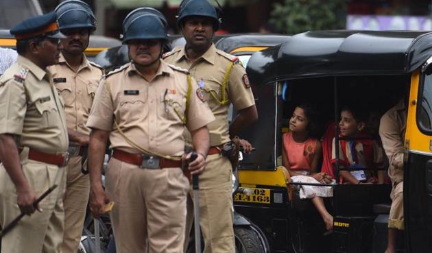 The police have increased vigilance in Maratha strongholds in the city.(Satish Bate/HT Photo)