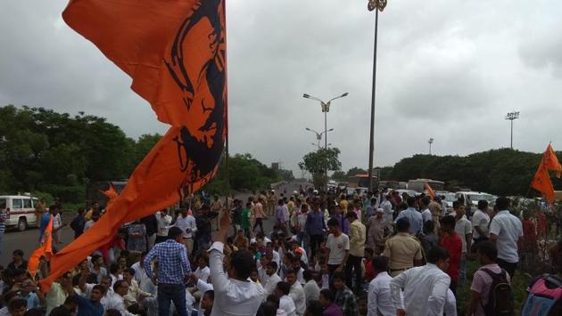 The intensity of the bandh was more severe in Navi Mumbai as compared to Mumbai and Thane, according to bandh organisers. Shops were closed in Navi Mumbai and auto-rickshaws were off the roads, a day after large-scale violence marred a statewide protest by Maratha outfits demanding quota in jobs and education. Schools and colleges, however, were exempt from the shutdown. (Bachchan Kumar / HT Photo) The intensity of the bandh was more severe in Navi Mumbai as compared to Mumbai and Thane, according to bandh organisers. Shops were closed in Navi Mumbai and auto-rickshaws were off the roads, a day after large-scale violence marred a statewide protest by Maratha outfits demanding quota in jobs and education. Schools and colleges, however, were exempt from the shutdown. (Bachchan Kumar / HT Photo)