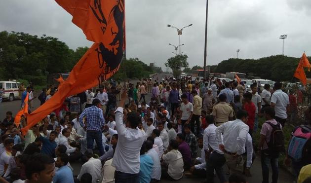 Protesters block the busy Sion-Panvel highway at Vashi on Wednesday.(Bachchan Kumar)