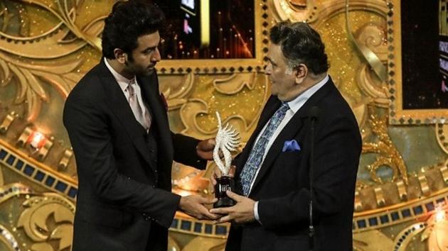 Ranbir Kapoor and Rishi Kapoor during the 19th International Indian Film Academy (IIFA) Awards 2018 in Bangkok.(IANS) Ranbir Kapoor and Rishi Kapoor during the 19th International Indian Film Academy (IIFA) Awards 2018 in Bangkok.(IANS)