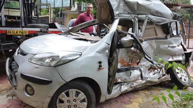 The damaged i10 which was crushed between two buses in northeast Delhi’s Nand Nagri area on July 24, 2018, killing both its occupants - a 78-year-old woman and her 31-year-old grandson.(HT Photo)