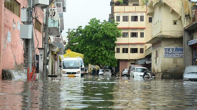 Even with seasonal rains, the lanes gets waterlogged in Jaipur.(HT PHOTO)