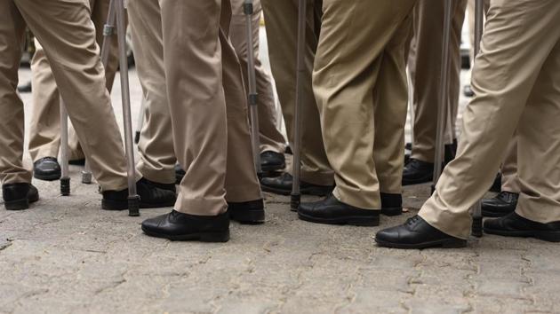 Alert police officials at the Delhi-Gurgaon border foil two men who had kidnapped a tea seller. (Burhaan Kinu/HT file photo) Alert police officials at the Delhi-Gurgaon border foil two men who had kidnapped a tea seller. (Burhaan Kinu/HT file photo)