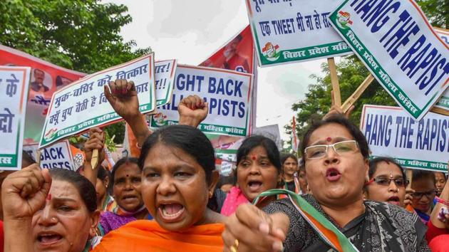 Mahila Congress members raise slogans during a protest against the Muzaffarpur shelter home rape case, in Patna on Tuesday, July 24, 2018. The Bihar government has recommended a CBI inquiry into the case.(PTI)