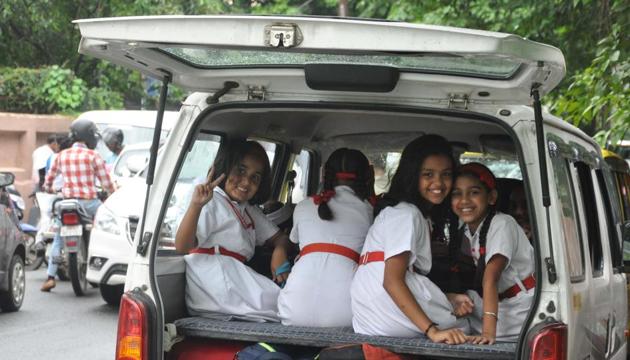 Students board a school van in Dehradun.(Vinay Santosh Kumar/HT Photo) Students board a school van in Dehradun.(Vinay Santosh Kumar/HT Photo)