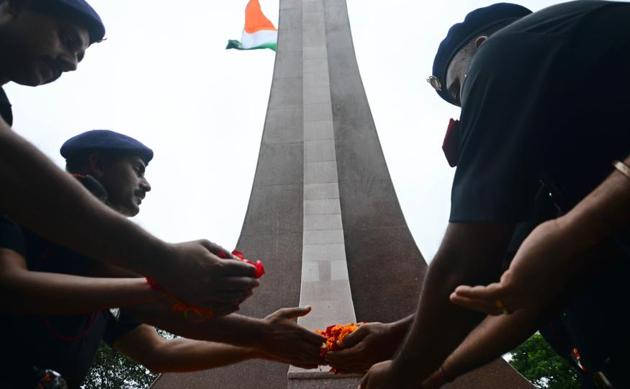 527 soldiers from the Indian armed forces sacrificed their lives during the Kargil war. (SHANKAR NARAYAN/HT PHOTO)
