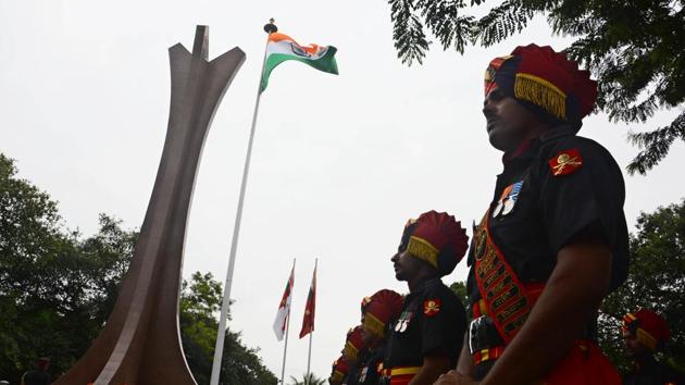 The Kargil war fought in the mountains of Jammu and Kashmir took place after the Pakistani troops crossed the Line of Control (LoC) and occupied Indian posts on the heights. It took about three months for the Indian forces to recapture the posts. (SHANKAR NARAYAN/HT PHOTO)