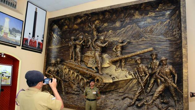 It was in 1999 from May to July that the soldiers of the Indian army fought legendary battles in Dras, Kaksar, Batalik and Turtok sectors in Jammu and Kashmir’s Kargil to push back the Pakistan army from the icy heights and win the war. (SHANKAR NARAYAN/HT PHOTO)