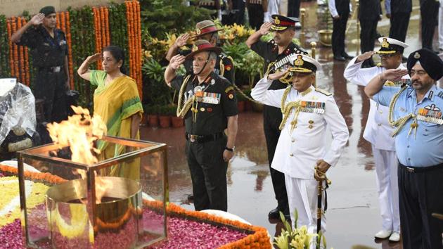 Defence Minister Nirmala Sitharaman, along with Army chief General Bipin Rawat, Navy chief Admiral Sunil Lanba, Indian Air Force (IAF) chief Air Chief Marshal BS Dhanoa pay tribute at Amar Jawan Jyoti on Kargil Vijay Diwas. Prime Minister Narendra Modi on Thursday praised the “outstanding political leadership” of former PM Atal Bihari Vajpayee on the 19th anniversary of the day India defeated Pakistan to recapture the Kargil peak and remembered the soldiers who fought. (Arvind Yadav / HT Photo) Defence Minister Nirmala Sitharaman, along with Army chief General Bipin Rawat, Navy chief Admiral Sunil Lanba, Indian Air Force (IAF) chief Air Chief Marshal BS Dhanoa pay tribute at Amar Jawan Jyoti on Kargil Vijay Diwas. Prime Minister Narendra Modi on Thursday praised the “outstanding political leadership” of former PM Atal Bihari Vajpayee on the 19th anniversary of the day India defeated Pakistan to recapture the Kargil peak and remembered the soldiers who fought. (Arvind Yadav / HT Photo)