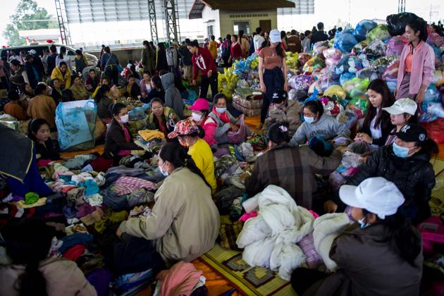 Displaced residents seek shelter in Paksong town. Authorities are investigating the collapse whereas, the firm blamed the collapse on heavy rain. Laos and its neighbours are in the middle of the monsoon season that brings tropical storms and heavy rain. (Ye Aung Thu / AFP) 