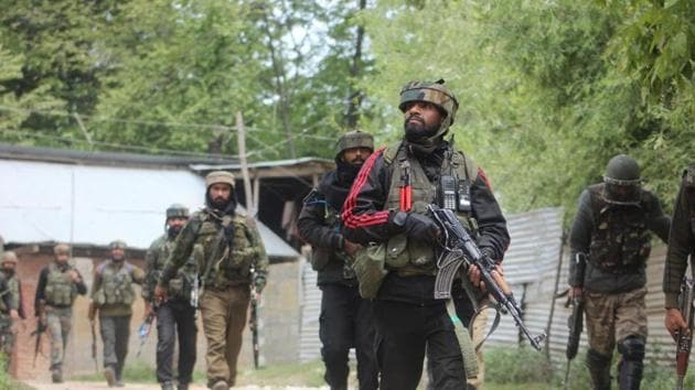 Indian Army soldiers near the site of encounter in southern district of Shopian, Jammu and Kashmir on May 06, 2018.(HT file photo) Indian Army soldiers near the site of encounter in southern district of Shopian, Jammu and Kashmir on May 06, 2018.(HT file photo)