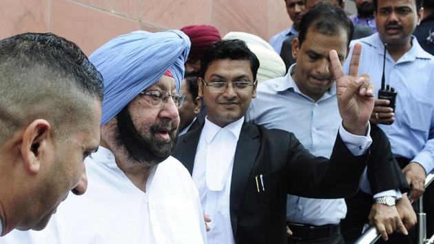Punjab chief minister Capt Amarinder Singh appears in Mohali district court in Amritsar Improvement Trust case on Friday.(Keshav Singh/HT) Punjab chief minister Capt Amarinder Singh appears in Mohali district court in Amritsar Improvement Trust case on Friday.(Keshav Singh/HT)