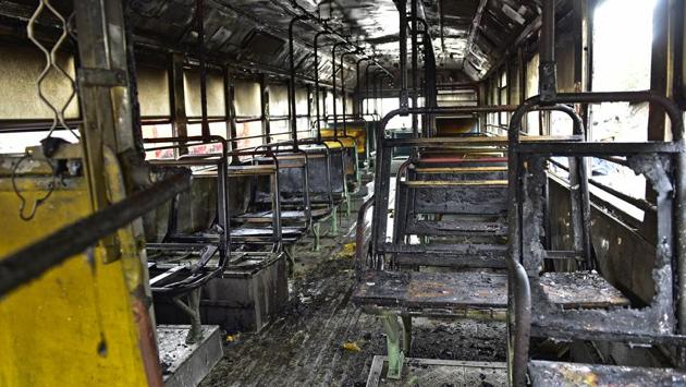 A BEST bus was set on fire by Maratha protesters on Mankhurd Link Road, when it was on its way to Nerul from Santacruz in Mumbai, Maharashtra on July 25, 2018. (Vijayanand Gupta / HT Photo) A BEST bus was set on fire by Maratha protesters on Mankhurd Link Road, when it was on its way to Nerul from Santacruz in Mumbai, Maharashtra on July 25, 2018. (Vijayanand Gupta / HT Photo)