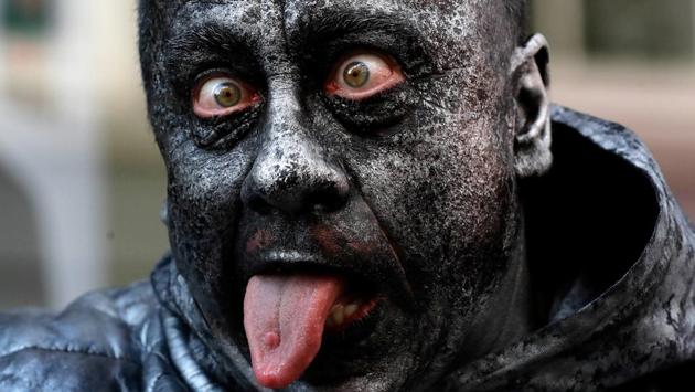 An artist called "Le Bourreau/The Headsman" takes part in the festival "Statues en Marche" in Marche-en-Famenne, Belgium on July 22, 2018. (Yves Herman / REUTERS) An artist called "Le Bourreau/The Headsman" takes part in the festival "Statues en Marche" in Marche-en-Famenne, Belgium on July 22, 2018. (Yves Herman / REUTERS)