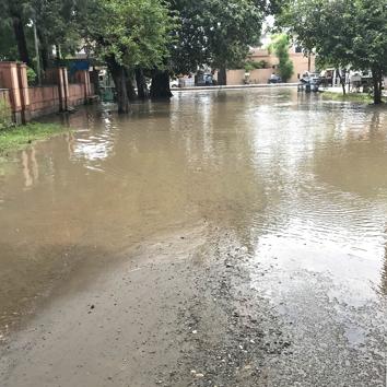The water logged road near mini secretariat, Hoshiatpur. (Harpreet Kaur/HT) The water logged road near mini secretariat, Hoshiatpur. (Harpreet Kaur/HT)