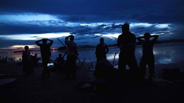 Fish vendors wait for costumers at a fish market along the banks of the river Brahmaputra in Guwahati, Assam on July 21, 2018. (Biju Boro / AFP) Fish vendors wait for costumers at a fish market along the banks of the river Brahmaputra in Guwahati, Assam on July 21, 2018. (Biju Boro / AFP)
