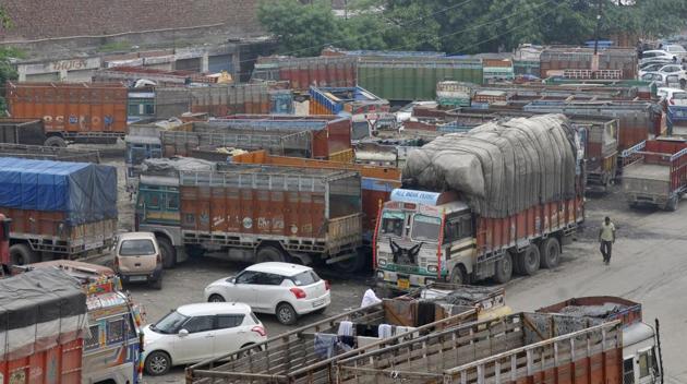 Trucks are seen off road during a strike by transporters, in Ludhiana.(HT Photo/Gurminder Singh) Trucks are seen off road during a strike by transporters, in Ludhiana.(HT Photo/Gurminder Singh)
