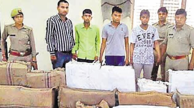 Police said the truck driver had allegedly taken the vehicle towards a hideout of the gang and handed over the cellphones to them.(HT Photo) Police said the truck driver had allegedly taken the vehicle towards a hideout of the gang and handed over the cellphones to them.(HT Photo)