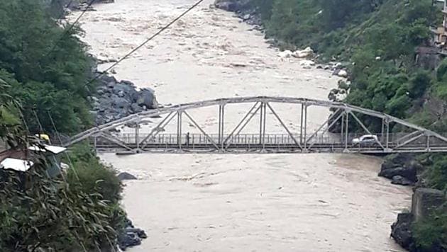 Torrential rain in the Sutlej catchment in Kannaur district has increased the water level.(HT Photo)