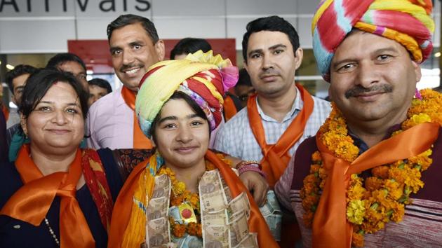 Shivangi Pathak, a 16-year-old girl from Haryana, the youngest Indian woman to conquer Mount Everest from the Nepali side poses for a photograph with her parents at the Indira Gandhi International Airport in New Delhi. (Vipin Kumar / HT Photo) Shivangi Pathak, a 16-year-old girl from Haryana, the youngest Indian woman to conquer Mount Everest from the Nepali side poses for a photograph with her parents at the Indira Gandhi International Airport in New Delhi. (Vipin Kumar / HT Photo)