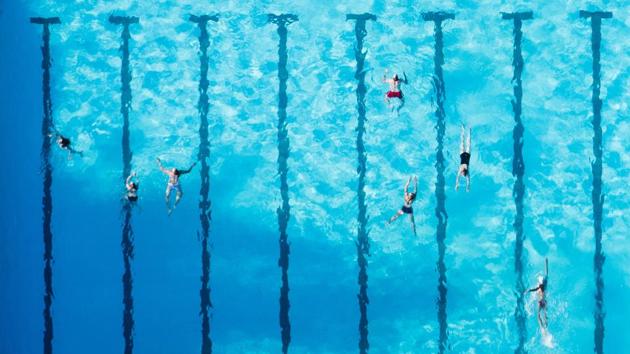 Aerial view taken from an ultralight aircraft shows bathers in the Ricklinger Bad public swimming pool in Hanover, northern Germany on July 24, 2018. (Julian Stratenschulte / AFP) Aerial view taken from an ultralight aircraft shows bathers in the Ricklinger Bad public swimming pool in Hanover, northern Germany on July 24, 2018. (Julian Stratenschulte / AFP)