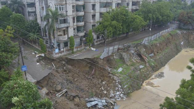 A major portion of a road caved at Vasundhara, Sector 4C near Vartalok Society leaving a gaping hole on Thursday morning in Ghaziabad, Uttar Pradesh on July 26, 2018. (Sakib Ali / HT Photo) A major portion of a road caved at Vasundhara, Sector 4C near Vartalok Society leaving a gaping hole on Thursday morning in Ghaziabad, Uttar Pradesh on July 26, 2018. (Sakib Ali / HT Photo)