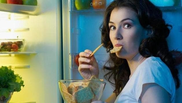 Junk food eaten at night will hamper your weight loss plans.(Shutterstock)