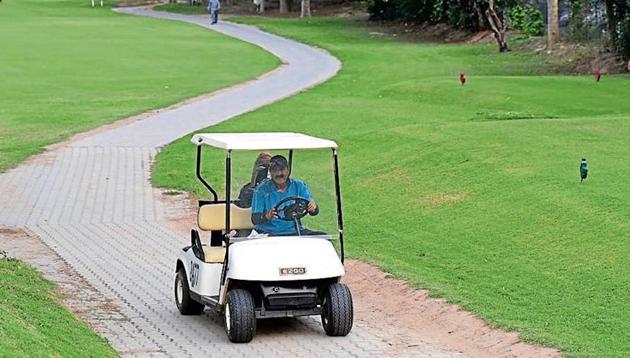 Despite kitchen raids and stray dogs, the Chandigarh Golf Club members remain upbeat. (HT File) Despite kitchen raids and stray dogs, the Chandigarh Golf Club members remain upbeat. (HT File)